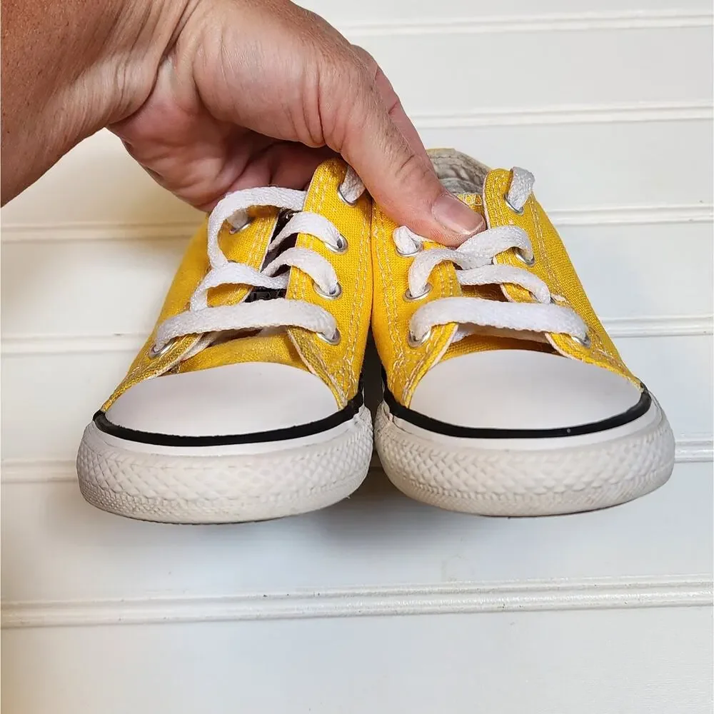Converse Kids Chuck Taylor All Star Low Sneakers Size 9 Yellow